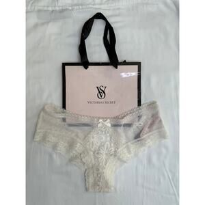 NWT Victoria’s Secret Vintage “Very Sexy” Lace Cheeky Panty White Size XS – 2017